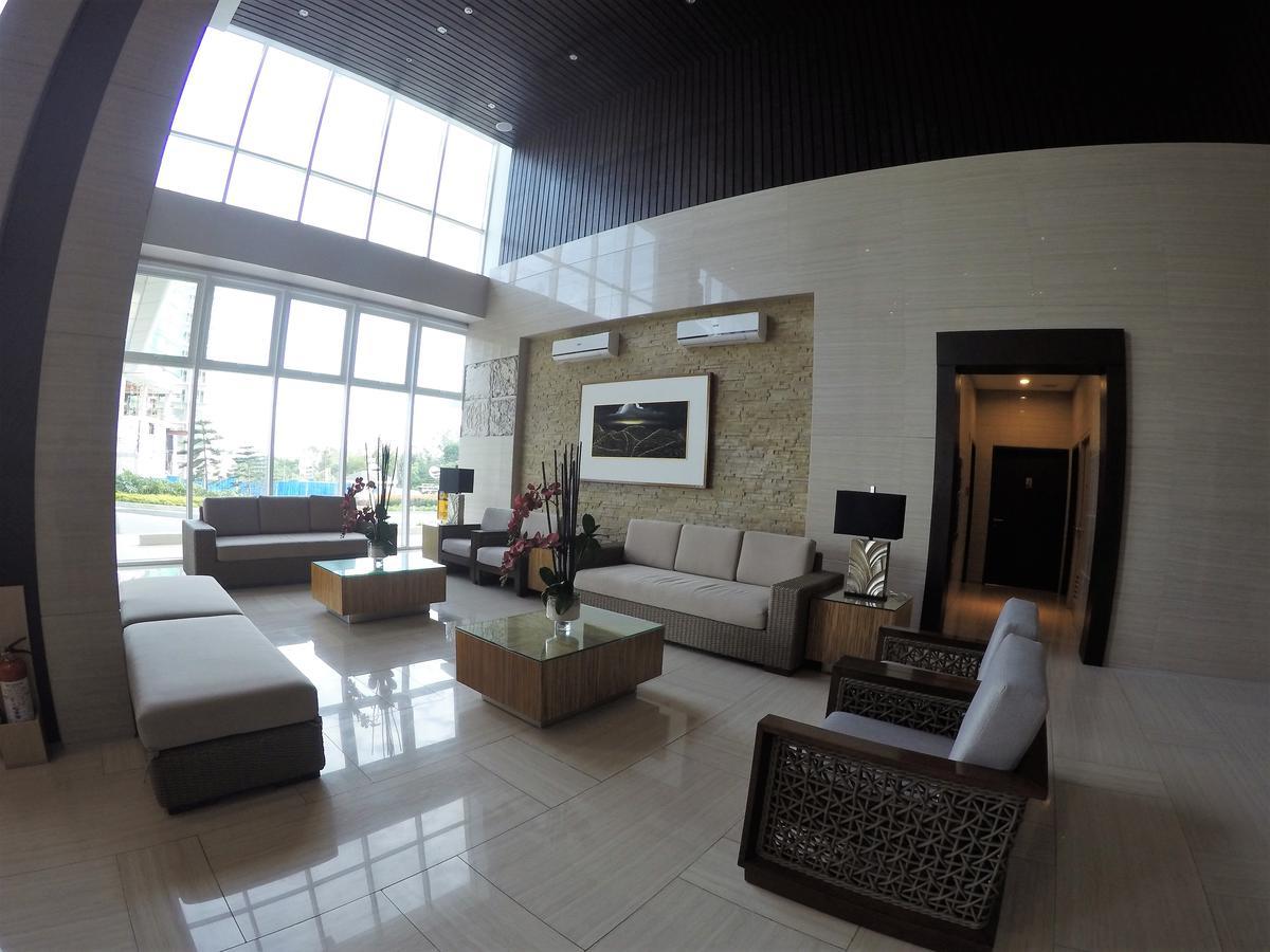 Wind Residence Condo - Tagaytay By Jaderooms タガイタイ エクステリア 写真